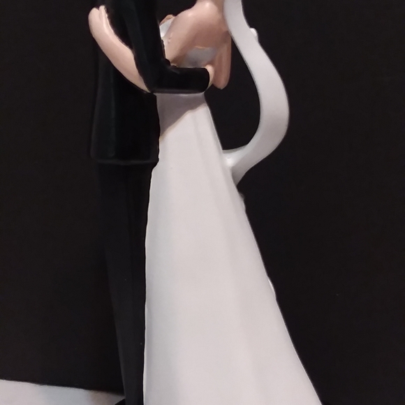 Studio his & hers Bride & Groom First Dance Cake Topper In Box 7 inches tall - Picture 3 of 5